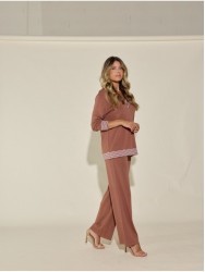 Knitted sweater with contrasting pattern