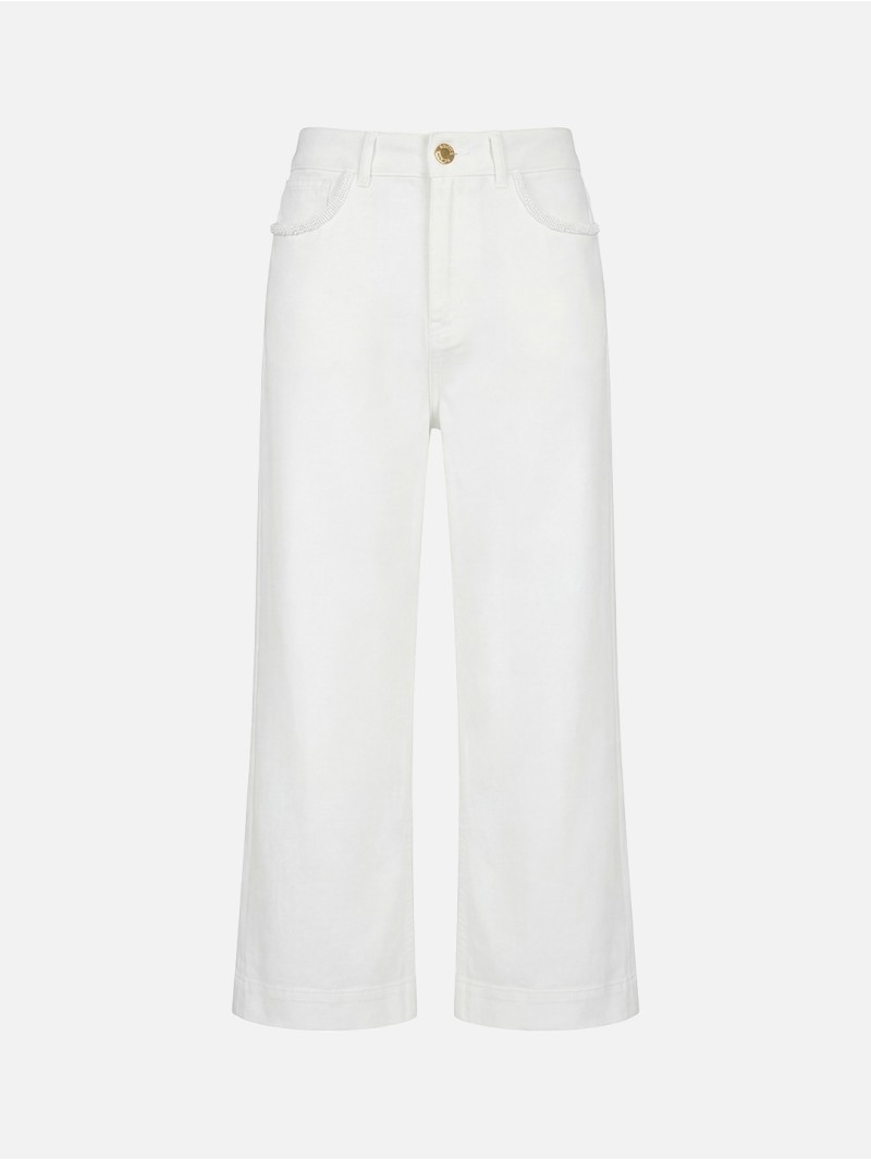 Calça de ganga com pormenor de missangas