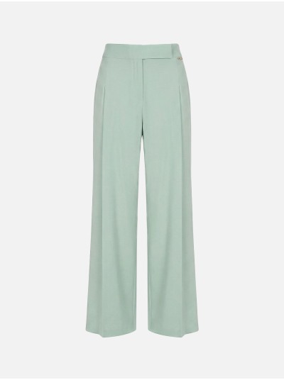 Calça clássica fluída com pinças