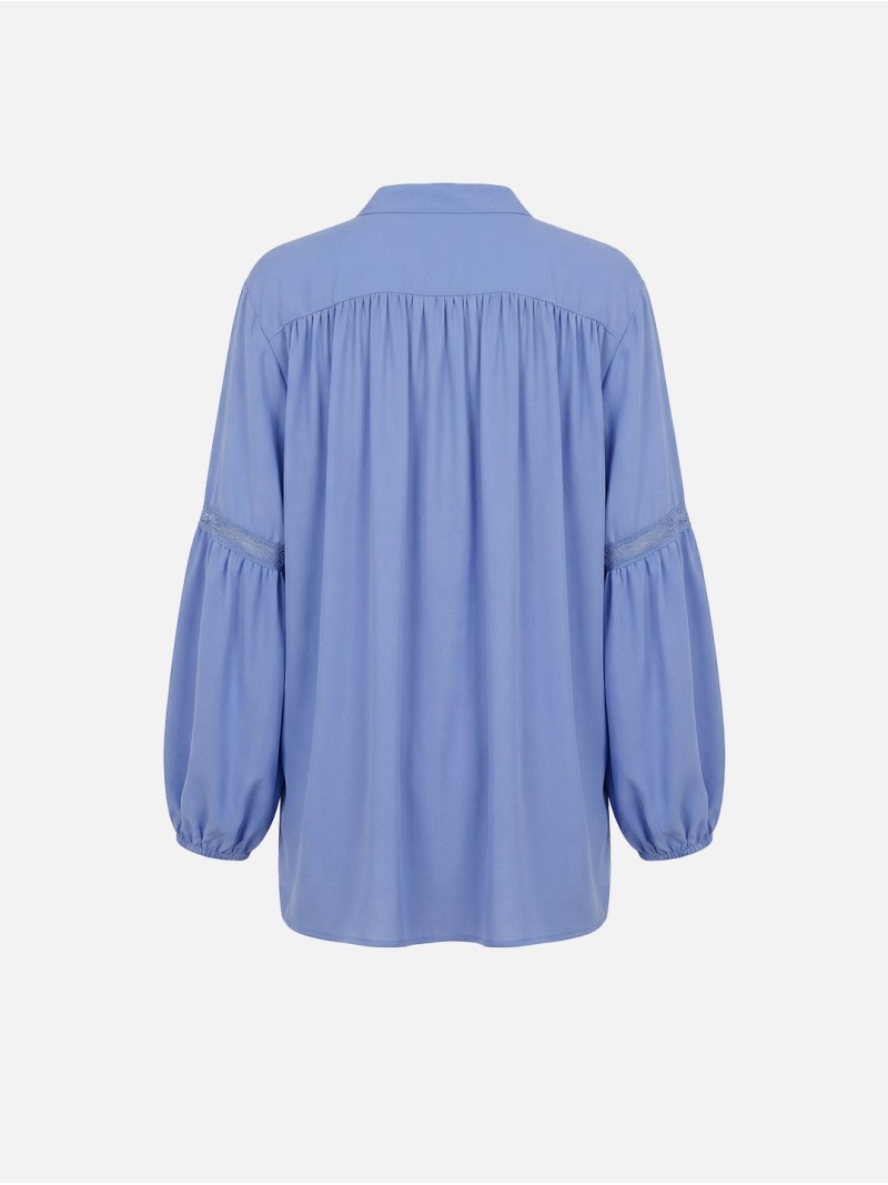 Fluid tunic with lace trim