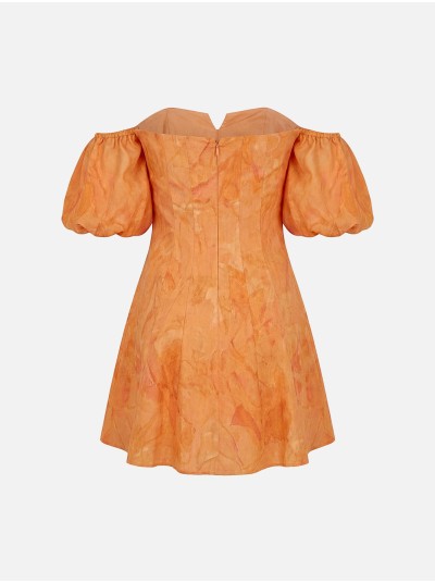 Vestido curto com decote coração e mangas