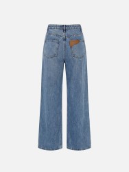 Calça de ganga com acessório metálico