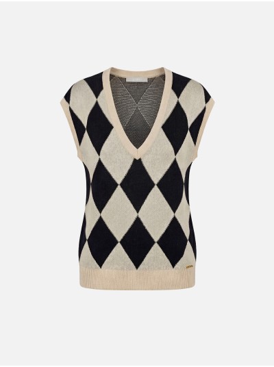 Knitted sweater with diamond pattern