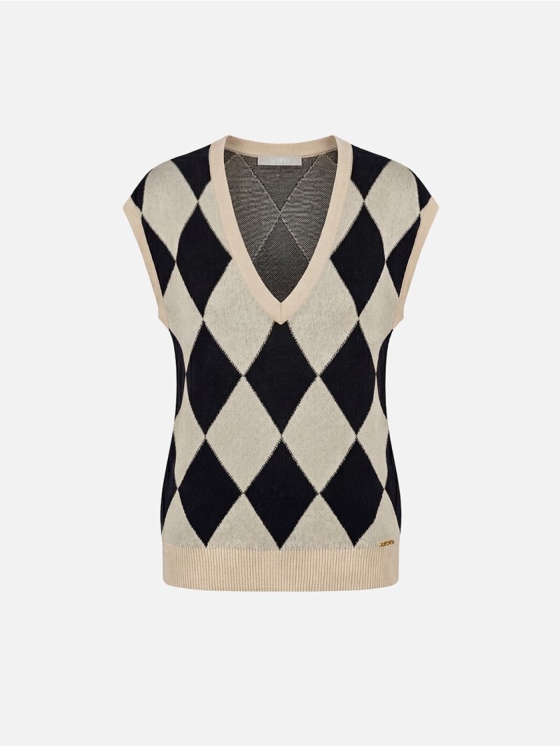 Knitted sweater with diamond pattern