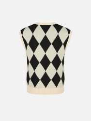 Knitted sweater with diamond pattern