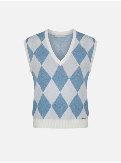 Knitted sweater with diamond pattern