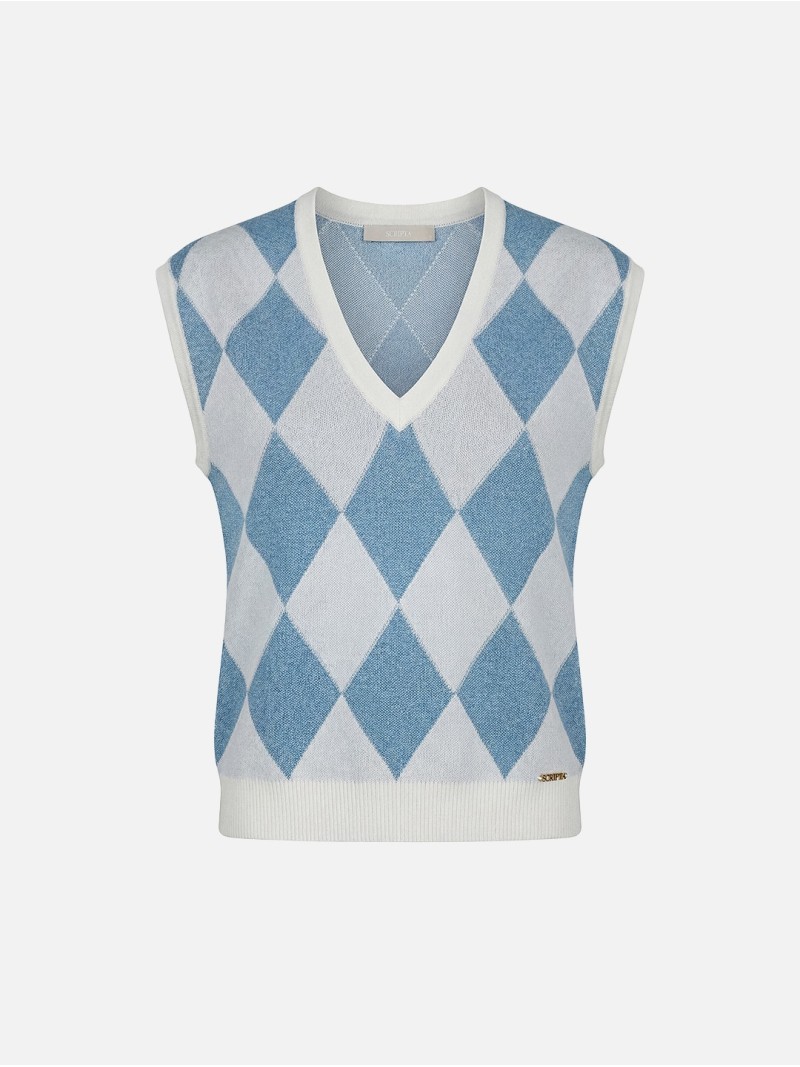 Knitted sweater with diamond pattern