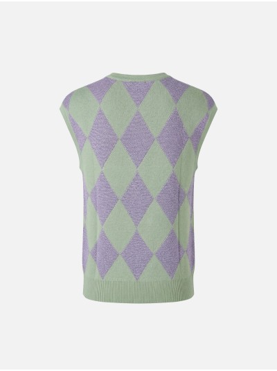 Knitted sweater with diamond pattern