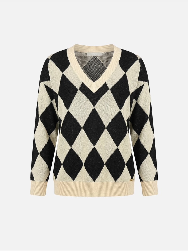 V-neck knitted sweater with diamond pattern