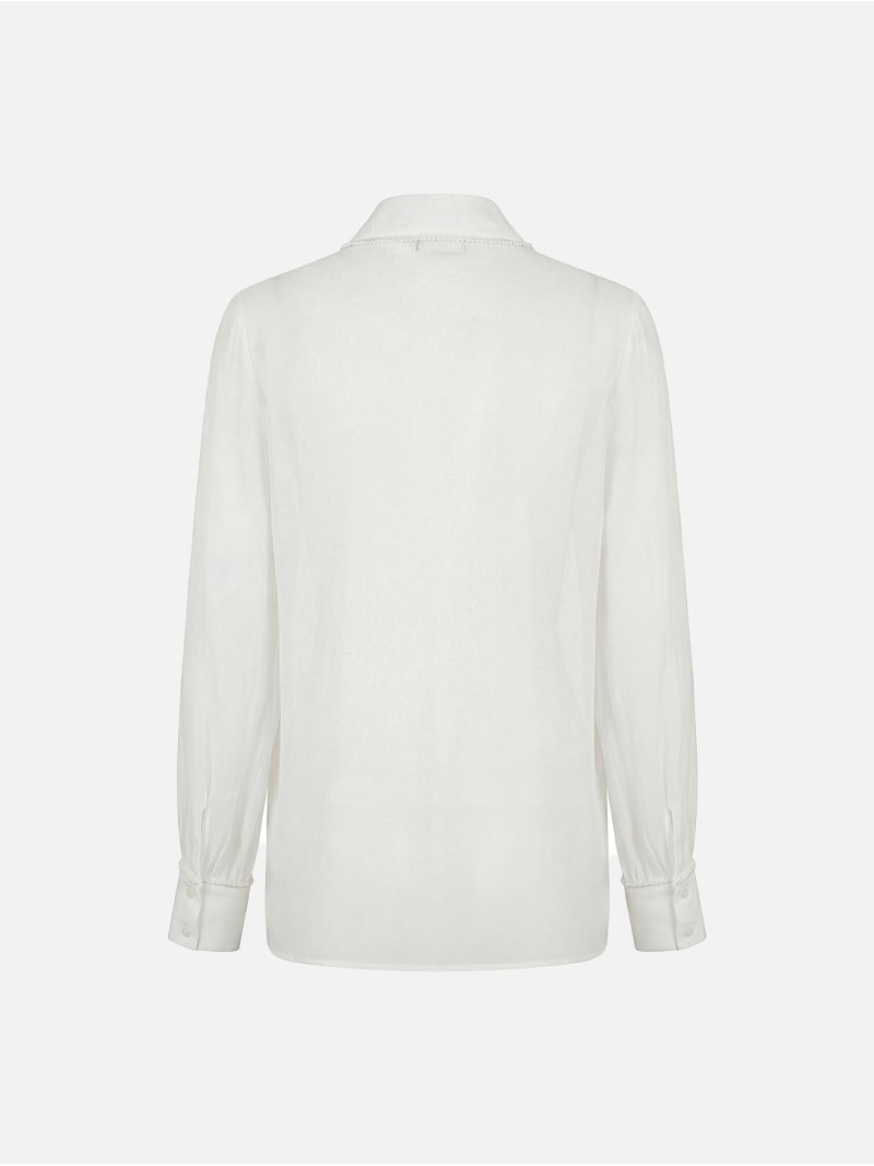 Blusa com pormenor de missangas