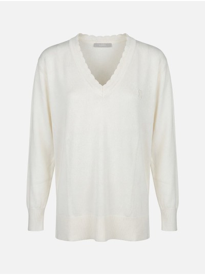 Knitted sweater with detailed neckline