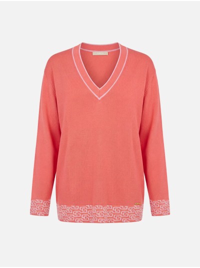 Knitted sweater with contrasting pattern