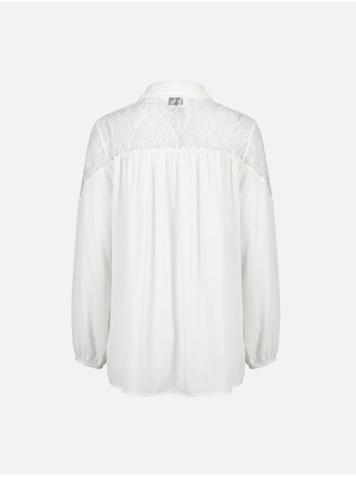 Flowing blouse with lace appliqué
