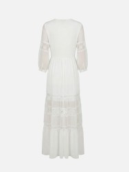 Vestido comprido com detalhes em renda