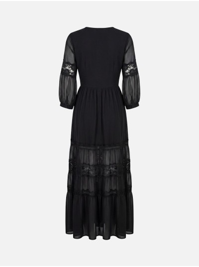 Vestido comprido com detalhes em renda
