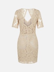 Vestido curto em renda