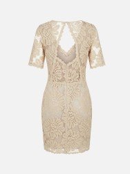Vestido curto em renda