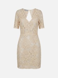 Vestido curto em renda