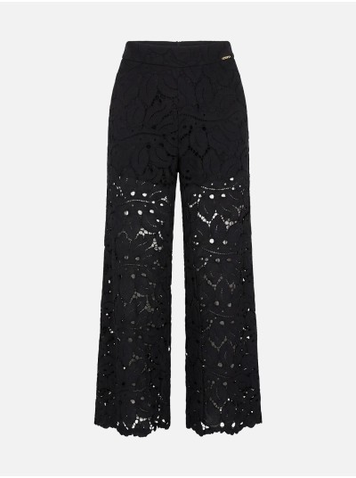 Calça fluída em renda