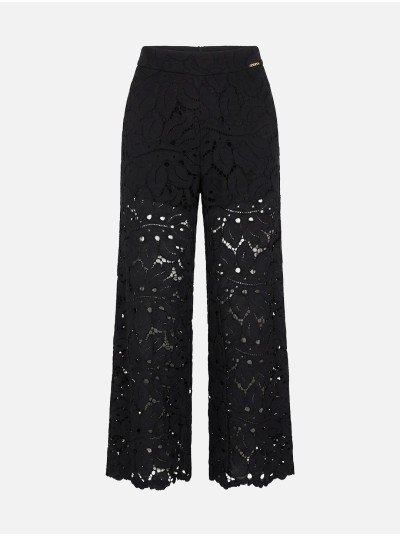 Calça fluída em renda