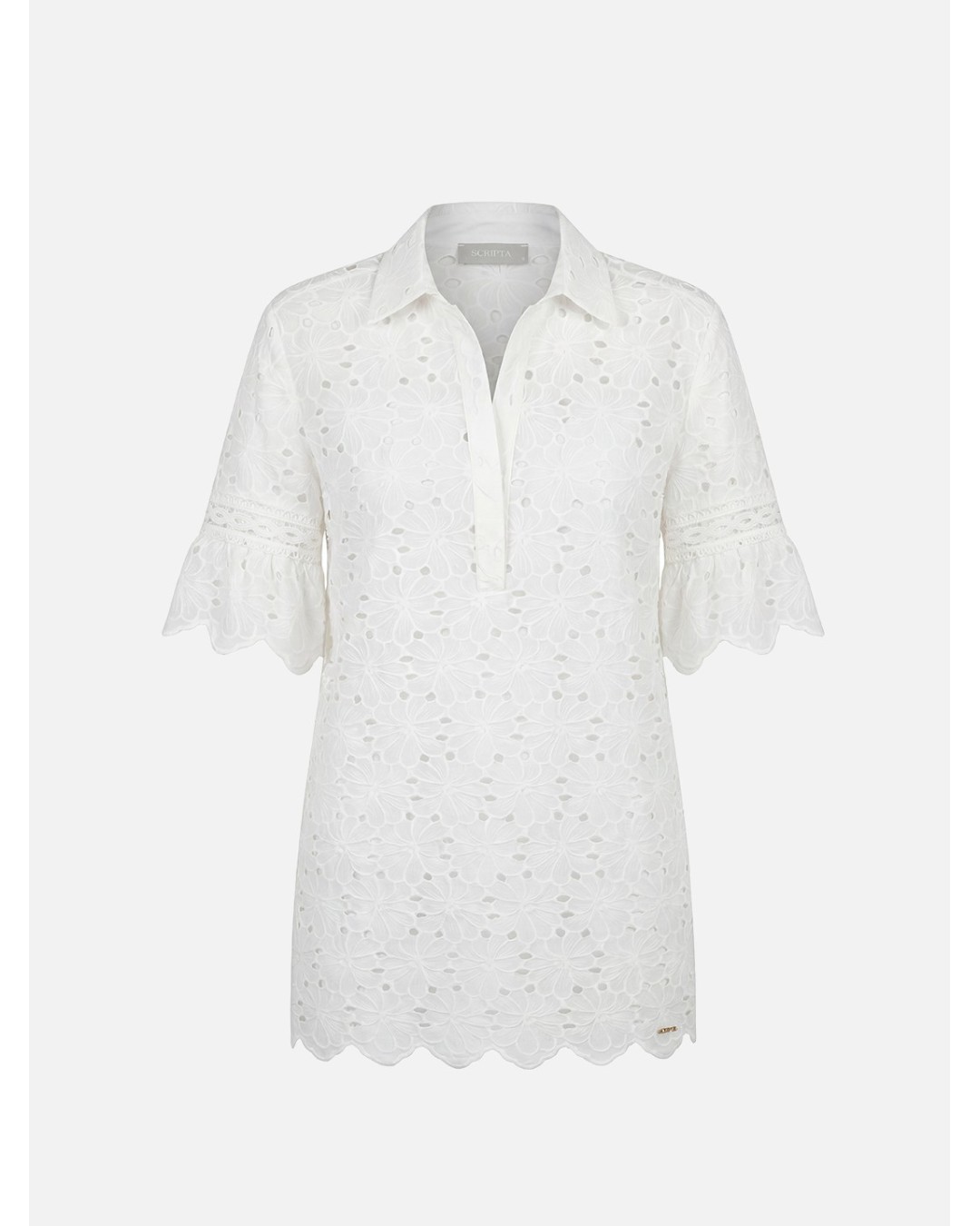 Short lace dress with 3/4 sleeves
